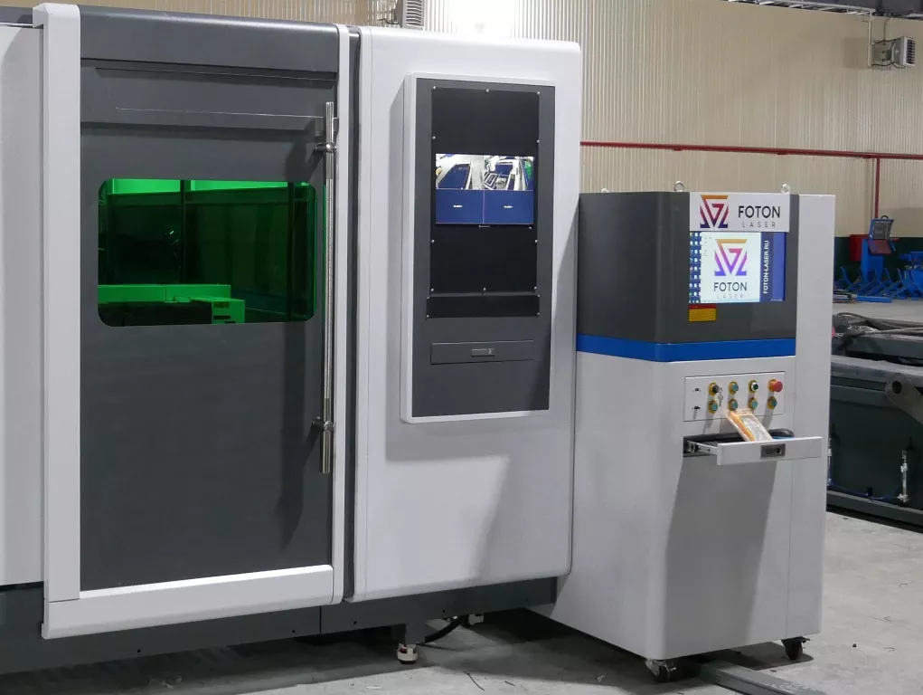 FL-L1560FH-1000-IPG Волоконный лазерный станок для резки листового металла с кабинетной защитой
